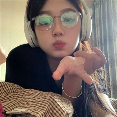她与她的自画像